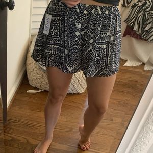 LUCY LOVE Blue Patterned Shorts (looks like skort)